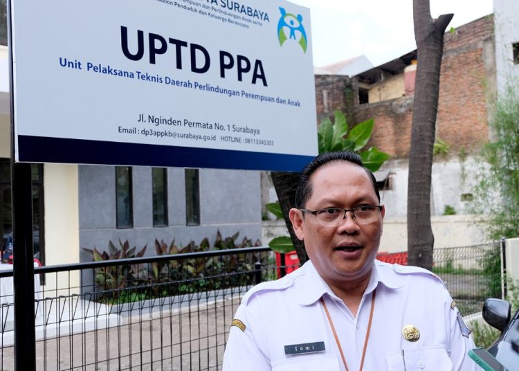 Kepala Dinas Pemberdayaan Perempuan dan Perlindungan Anak serta Pengendalian Penduduk dan Keluarga Berencana (DP3A-PPKB) Kota Surabaya, Tomi Ardiyanto