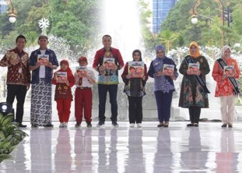 Launching buku berjudul “Fafa Belajar Menabung” yang ditulis oleh Bunda PAUD dan Bunda Literasi Surabaya Rini Indriyani.