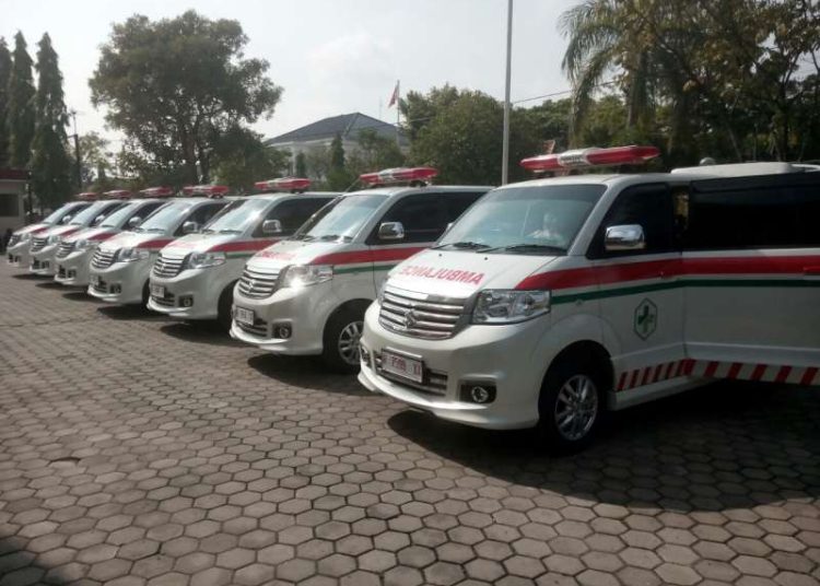Sejumlah kendaraan ambulance disiapkan untuk memberikan pelayanan terpadu kepada masyarakat dalam inovasi SIAGA BRO.