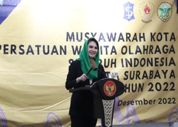 Ketua Umum Perwosi Jatim Arumi Bachsin