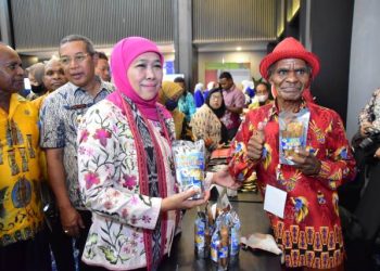 Gubernur Jawa Timur Khofifah Indar Parawansa dalam misi dagang di Kota  Sorong, Provinsi Papua Barat Daya.