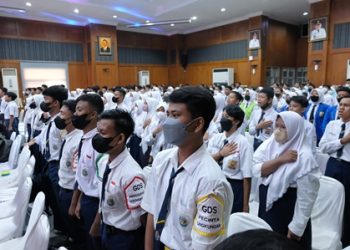Para pelajar Surabaya dalam launching pembentukan Duta Ketentraman dan Ketertiban Umum (Trantibum).