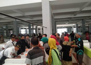 Undian penempatan pedagang di Pasar Wisata yang dilaksanakan Dinas Perdagangan, Koperasi, Usaha Kecil dan Menengah (Disdagkop UM) Bojonegoro.