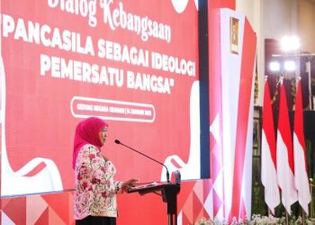 Gubernur Jawa Timur Khofifah Indar Parawansa dalam Dialog Kebangsaan 'Pancasila Sebagai Ideologi Pemersatu Bangsa' yang digelar di Gedung Negara Grahadi Surabaya.