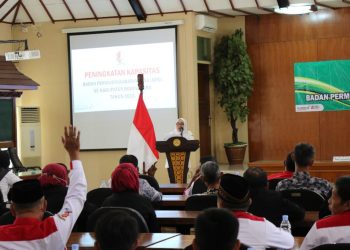 Bupati Bojonegoro Anna Mu’awanah dalam pembinaan peningkatan kapasitas Badan Permusyawaratan Desa (BPD) di ruang Angling Dharma, gedung Pemkab Bojonegoro.