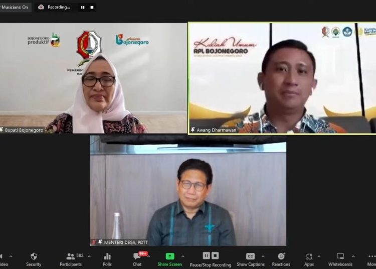 Bupati Bojonegoro Anna Mu'awanah dan dan Menteri Desa Pembangunan Daerah Tertinggal dan Transmigrasi Abdul Halim Iskandar memberi kuliah umum secara virtual kepada mahasiswa RPL Desa, Kabupaten Bojonegoro di Universitas Negeri Surabaya.