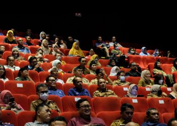 Suasana nonton bareng (nobar) film "Soera Ing Baja: Gemuruh Revolusi 45" di Studio XXI Tunjungan Plaza.