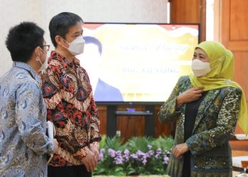 Gubernur Jawa Timur Khofifah Indar Parawansa menerima kunjungan kerja Konsulat Jenderal (Konjen) Republik Rakyat Tiongkok (RRT) Xu Yong di Gedung Negara Grahadi.