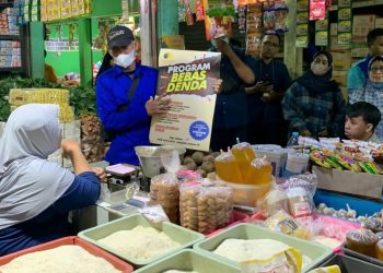 Kegiatan sosialisasi pembebasan denda yang dilakukan PD Pasar Surya pada akhir tahun 2022 lalu.