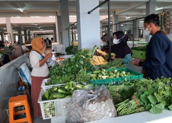 Dengan dibukanya Pasar Wisata, para pedagang mulai berjualan di tempat ini.