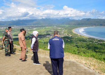Gubernur Jawa Timur Khofifah Indar Parawansa di Sentono Gentong di Desa Dadapan, Kecamatan Pringkuku, Pacitan.