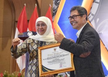 Gubernur Jatim Khofifah Indar Parawansa dalam Refreshment Manajemen Pemerintah Tahun 2023 di lingkungan Pemprov Jatim di Ballroom Hotel Grand Mercure Malang.