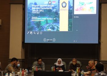 Rapat koordinasi antara Bupati Bojonegoro Anna Mu'awanah dengan Universitas Brawijaya tentang program Program RPL Desa tingkat Magister (S2). 