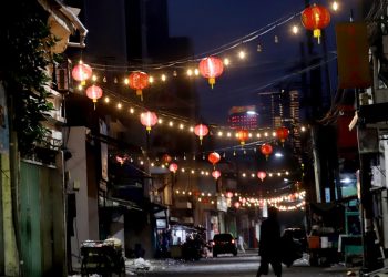 Salah satu kawasan di sekitar Kya-Kya yang dihiasi lampion agar semakin menarik wisatawan.