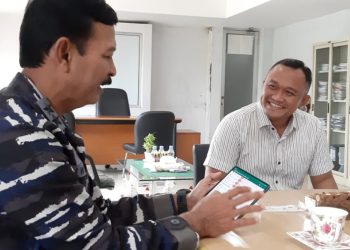 Asisten Perencanaan dan Anggaran Kepala Staf Angkatan Laut Laksda TNI Iwan Isnurwanto bersama Direktur Utama PD Pasar Surya Agus Priyo.