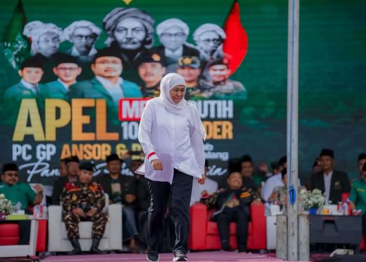 Gubernur Khofifah saat menghadiri Apel Merah Putih 10.000 Banser Kabupaten Malang di Stadion Kahuripan, Talok Turen, Kabupaten Malang.