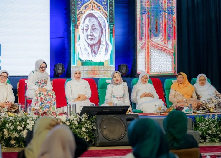 Gubernur Jatim Khofifah Indar Parawansa menghadiri haul KH M Bisri Syansuri ke-44, Nyai Hj. Nur Khodijah ke-74 dan Harlah Pondok Pesantren Mambaul Ma’arif Denanyar, Jombang.