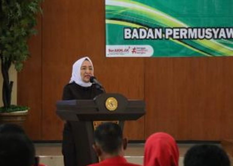 Bupati Bojonegoro Anna Mu'awanah dalam peningkatan kapasitas Badan Permusyawaratan Desa (BPD) di Ruang Angling Darma Pemkab Bojonegoro.