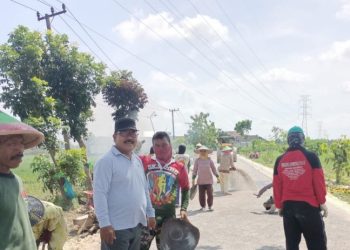 Bantuan Keuangan Khusus Desa di Desa Tlogorejo, Kecamatan Kepohbaru digunakan untuk pengaspalan jalan sepanjang 765 meter dan lebar 3,5 meter.