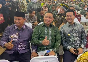 Wakil Gubernur Jawa Timur Emil Elestianto Dardak (kanan) dalam acara peringatan Hari Pers Nasional (HPN) tahun 2023 di gedung Serbaguna Pemprov Sumatera Utara, Kabupaten Deli Serdang, Provinsi Sumatera Utara.