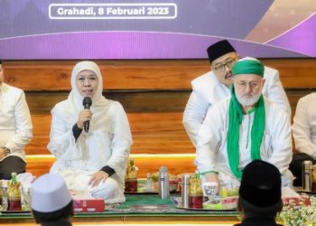 Gubernur Jawa Timur Khofifah Indar Parawansa bersama ulama besar asal Turki Maulana Assayyid Assyarif Syeikh Prof Dr Muhammad Fadhil Al-Jilani Al-Hasani.