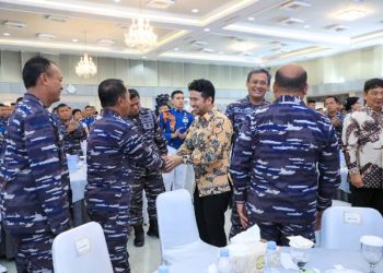 Wakil Gubernur Jawa Timur Emil Elestianto Dardak saat menghadiri acara pisah sambut Gubernur Akademi Angkatan Laut (AAL).