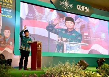 Wakil Gubernur Jawa Timur Emil Elestianto Dardak dalam pelantikan Dewan Pengurus Wilayah (DPW) Himpunan Pengusaha Nahdliyin (HPN) Provinsi Jawa Timur.