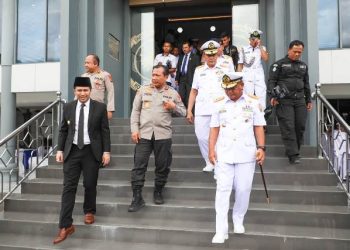 Wakil Gubernur Jawa Timur Emil Elestianto Dardak menghadiri serah terima jabatan (Sertijab) dan pisah sambut Panglima Komando Armada II Laksda TNI T.S.N.B. Hutabarat kepada Panglima Komando Armada II Baru yaitu Laksda TNI Maman Firmasyarah.