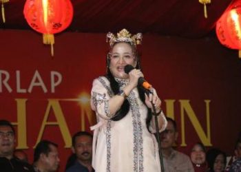 Bupati Bojonegoro Anna Mu'awanah menghadiri puncak perayaan Cap Go Meh.