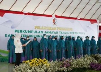 Kegiatan pelantikan jamaah tahlil perempuan di Pendopo Malowopati.