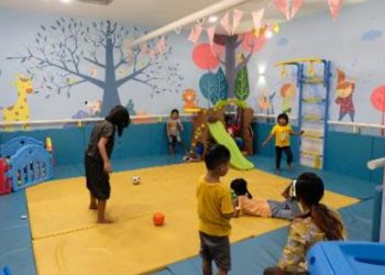 Salah satu fasilitas area bermain anak di Surabaya.