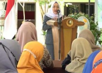 Bupati Bojonegoro Anna Mu'awanah dalam kegiatan Ngobrol Bareng Buk'e, yang digelar oleh Dinas Perpustakaan dan Kearsipan Pemkab Bojonegoro.