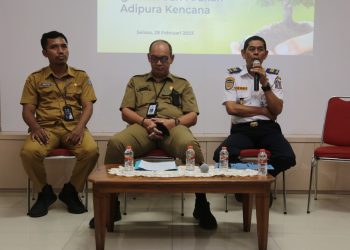 Jumpa pers di kantor Diskominfo Pemkot Surabaya yang menjelaskan rencana kirab piala Adipura Kencana.