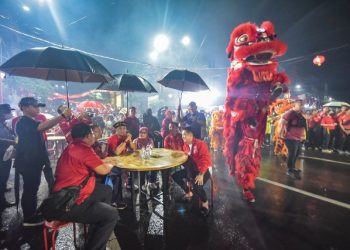 Festival Cap Go Meh di Kya-Kya Kembang Jepun yang diselenggarakan Pemkot Surabaya.