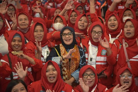 Bunda PAUD Surabaya, Rini Indriyani bersama para Bunda PAUD di sela Roadshow Bunda PAUD Kota Surabaya Menyapa Dalam Rangka Sosialisasi dan Implementasi PAUD HI.