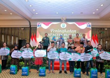 Gubernur Jawa Timur Khofifah Indar Parawansa dalam forum Peningkatan Capacity Building SDM PKH Plus di Bumi Surabaya City Resort.