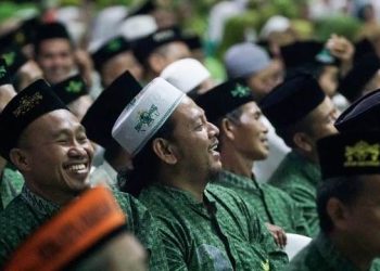 Suasana peringatan Harlah 1 Abad Nahdlatul Ulama (NU) di Gedung Islamic Center Kraksaan, Probolinggo.