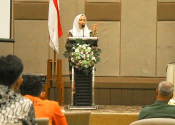 Bupati Bojonegoro Anna Mu'awanah dalam sosialisasi Rencana Tindak Darurat Bendungan Pacal Desa Kedungsumber, Kecamatan Temayang, di Hall Dewarna Hotel.