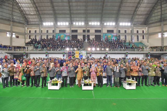 Peringatan Hari RPL Desa yang dilaksanakan di GOR Utama di Dander, Bojonegoro.