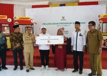 Penyerahan program bantuan paket usaha 'Z-Chicken' hasil kerjasama dengan Baznas Bojonegoro, Baznas Provinsi Jatim dan Baznas RI.