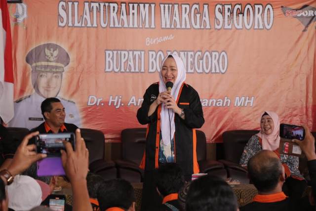 Bupati Bojonegoro Anna Mu'awanah saat silaturahmi dengan Paguyuban Sedulur Bojonegoro di Bali.