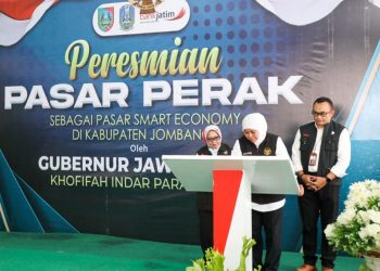 Gubernur Jawa Timur Khofifah Indar Parawansa meresmikan Pasar Perak di Kabupaten Jombang.