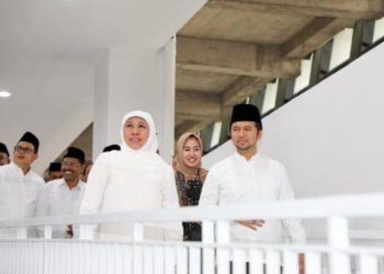 Gubernur Jatim Khofifah Indar Parawansa meninjau  beberapa bagian di Masjid Raya Islamic Centre.