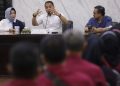 Wali Kota Surabaya Eri Cahyadi menggelar diskusi dengan pendamping Program Keluarga Harapan dan Bantuan Pangan Non Tunai di gedung Bappedalitbang Surabaya.