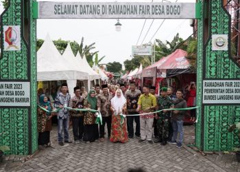 Bupati Bojonegoro Anna Mu'awanah membuka Ramadan Fair di Desa Bogo, Kecamatan Kapas.