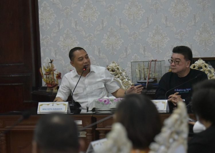 Wali Kota Surabaya Eri Cahyadi saat melakukan pertemuan dengan DPD APPBI Jatim.