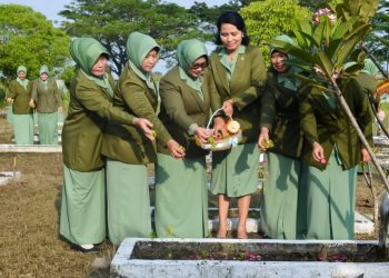 Ziarah di Taman Makam Pahlawan (TMP) Kusuma Bangsa di Desa Ngumpakdalem, Kecamatan Dander Kabupaten Bojonegoro.