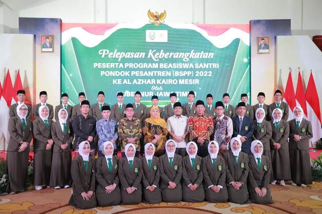 Pelepasan 30 penerima beasiswa santri pondok pesantren (BSPP) untuk menempuh pendidikan di Universitas Al Azhar Kairo Mesir.