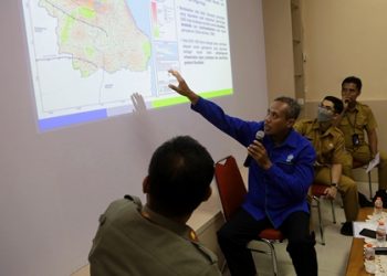 Fungsional Madya Pusat Seismologi Teknik Geofisika Potensial dan Tanda Waktu BMKG, Ariska Rudianto  memberikan penjelasan tentang deteksi dini bencana gempa bumi dengan survei mikrozonasi (kerentanan seismik).