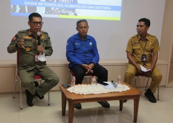 Kepala Badan Penanggulangan Bencana Daerah (BPBD) Kota Surabaya Eddy Christijanto memberikan penjelasan tentang langkah mitigasi bencana.